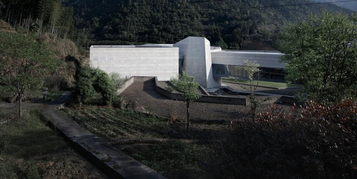 “地”之书写——三清山地质博物馆设计思考 / 浙江大学建筑设计研究院