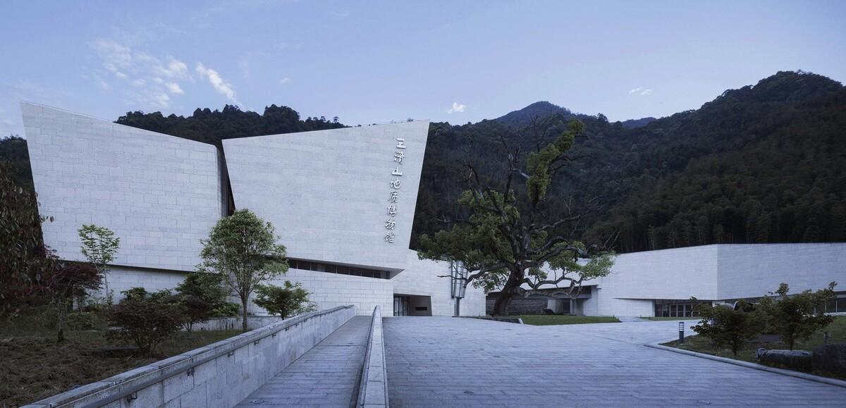 “地”之书写——三清山地质博物馆设计思考 / 浙江大学建筑设计研究院