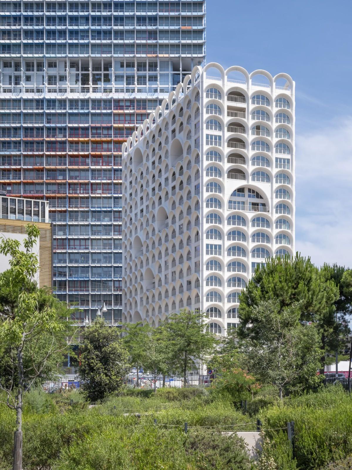 414 个拱顶，‘蓝色之门’住宅 / PietriArchitectes
