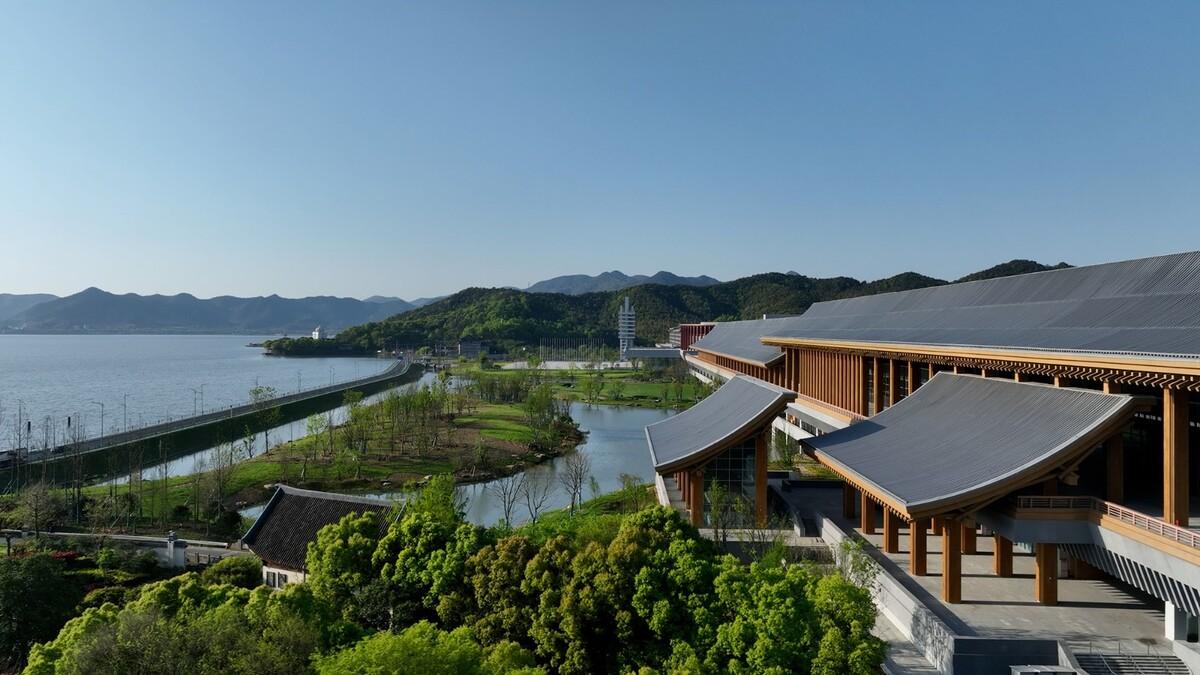 稻田与廊桥 - 宁波国际会议中心 / 汤桦建筑设计