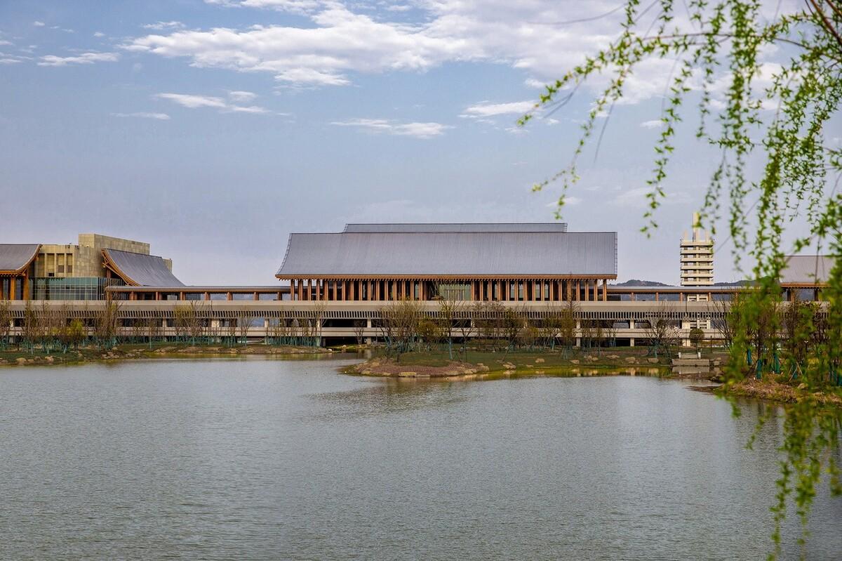 稻田与廊桥 - 宁波国际会议中心 / 汤桦建筑设计