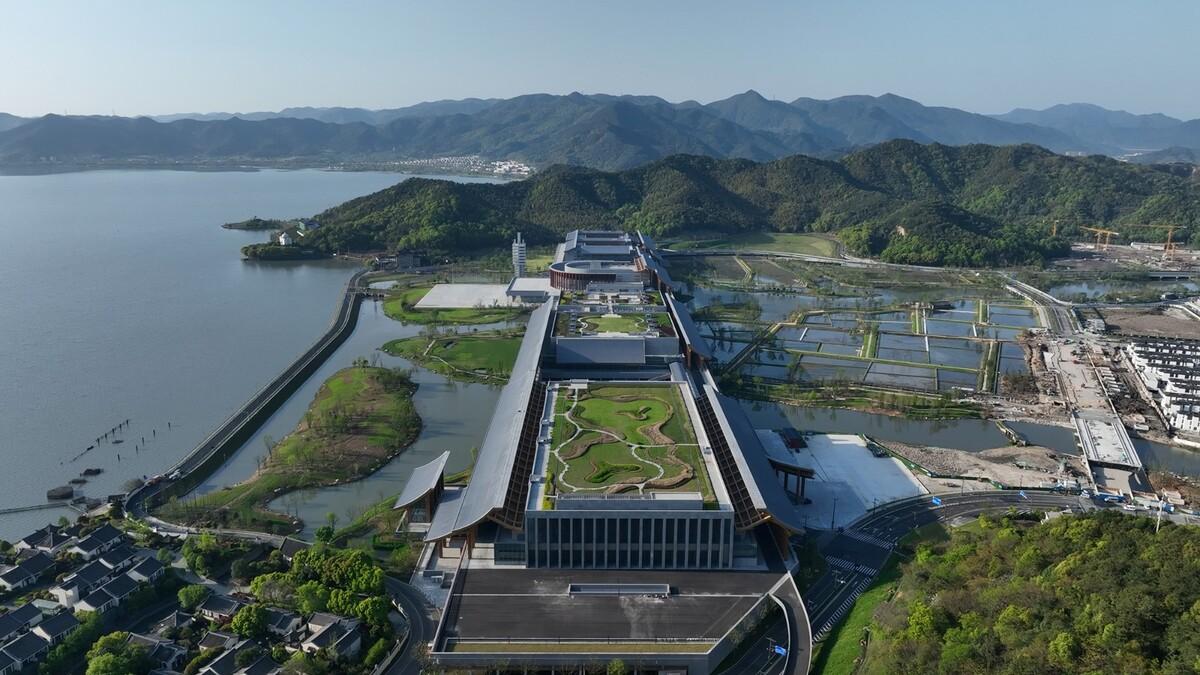 稻田与廊桥 - 宁波国际会议中心 / 汤桦建筑设计