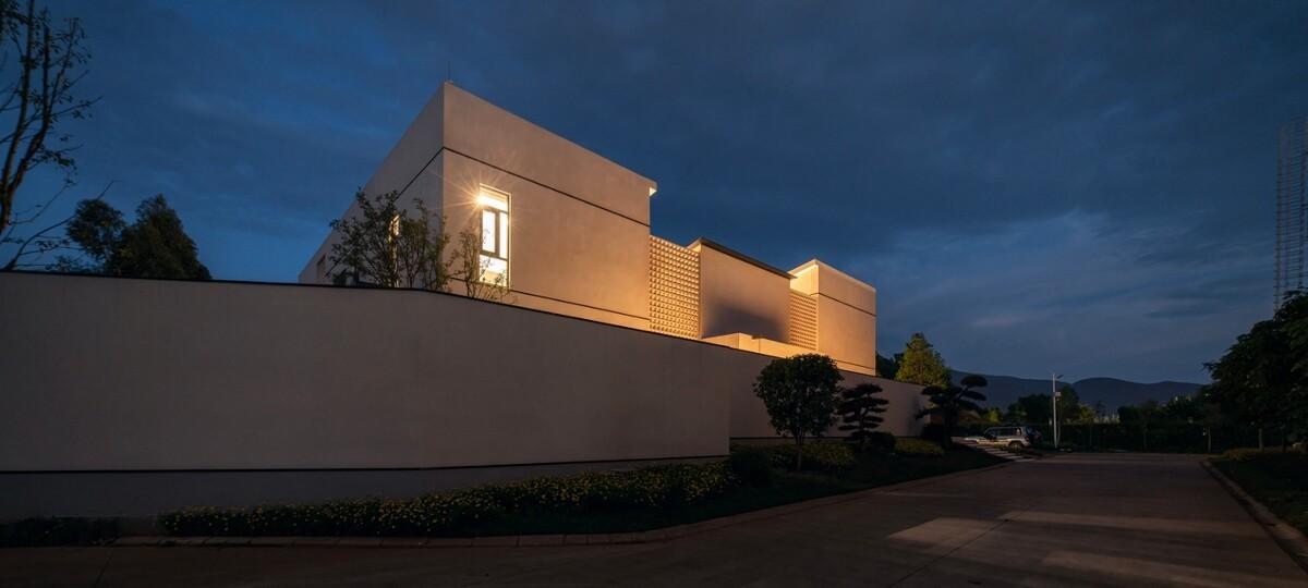 方院——工业园区里的“四合院”，云南红河州 / 素造建筑