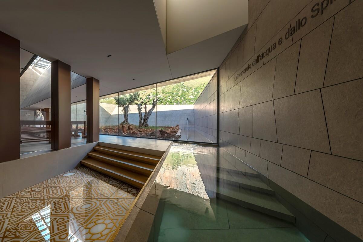 Redemptoris Mater 教堂 / Studio Kuadra