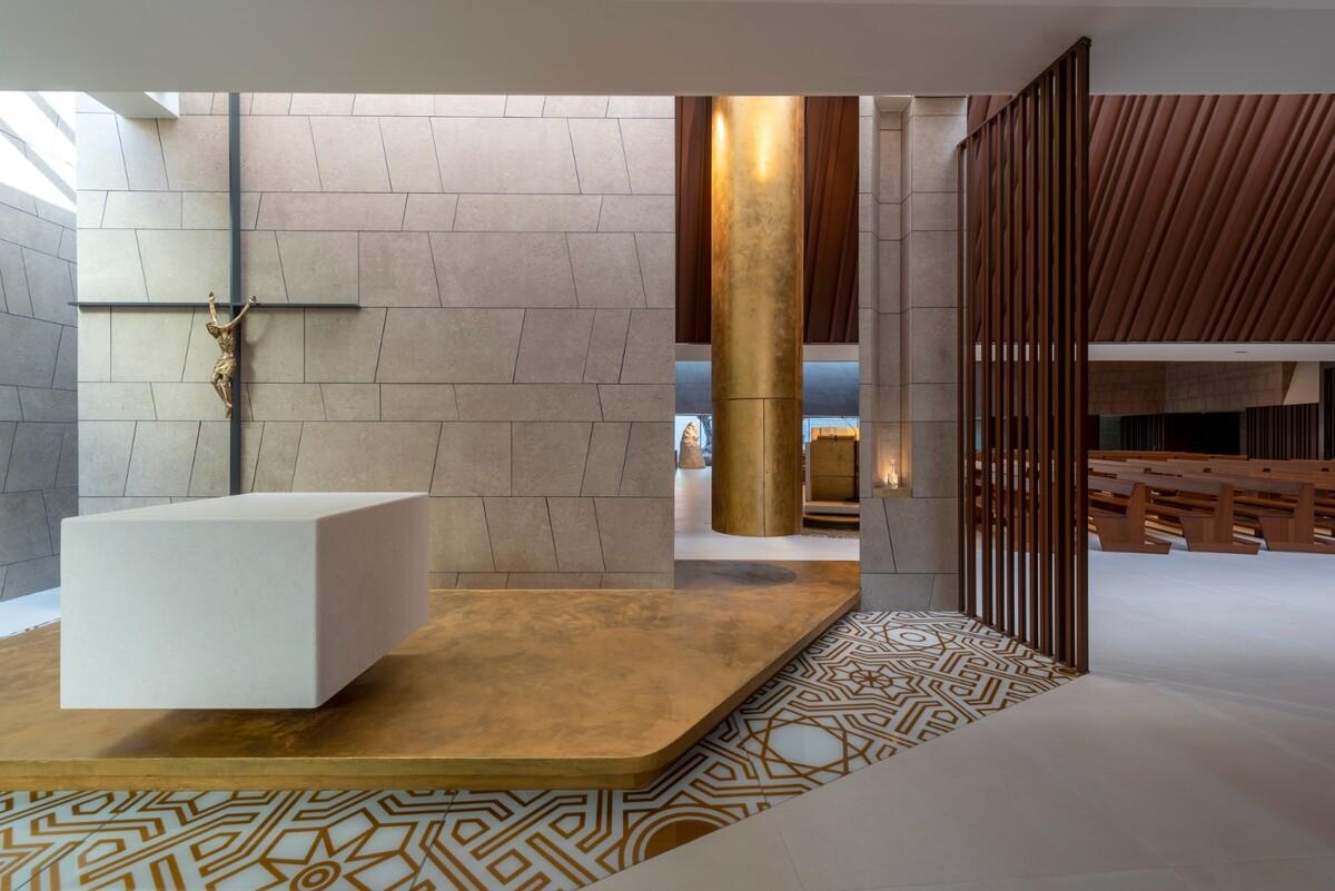 Redemptoris Mater 教堂 / Studio Kuadra