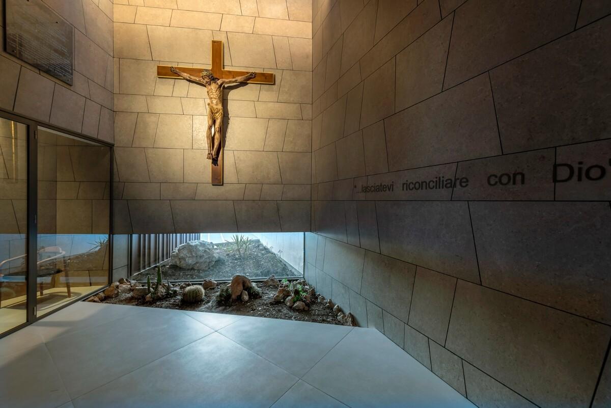 Redemptoris Mater 教堂 / Studio Kuadra