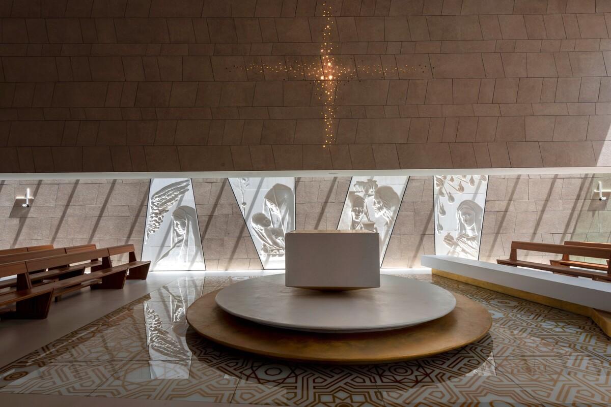 Redemptoris Mater 教堂 / Studio Kuadra