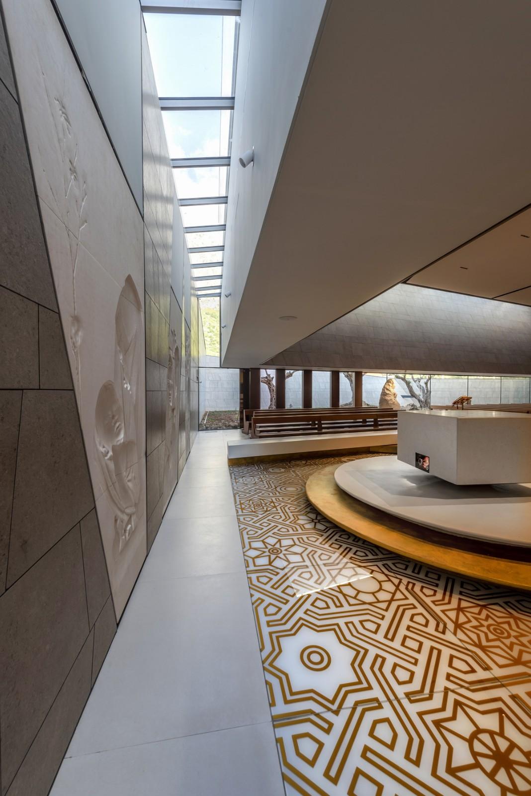 Redemptoris Mater 教堂 / Studio Kuadra