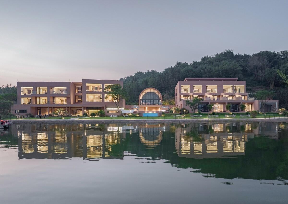 回应古寺和山水的人文居所：清远慈湖书院  / 城外建筑