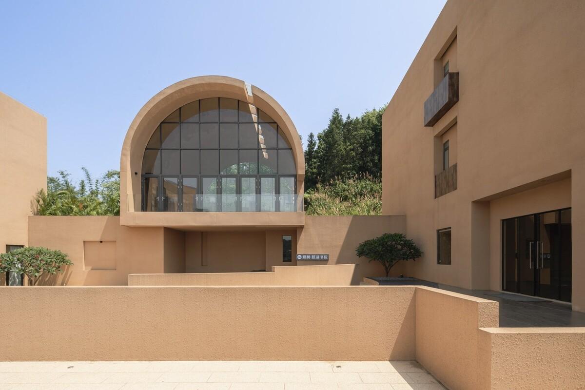 回应古寺和山水的人文居所：清远慈湖书院  / 城外建筑