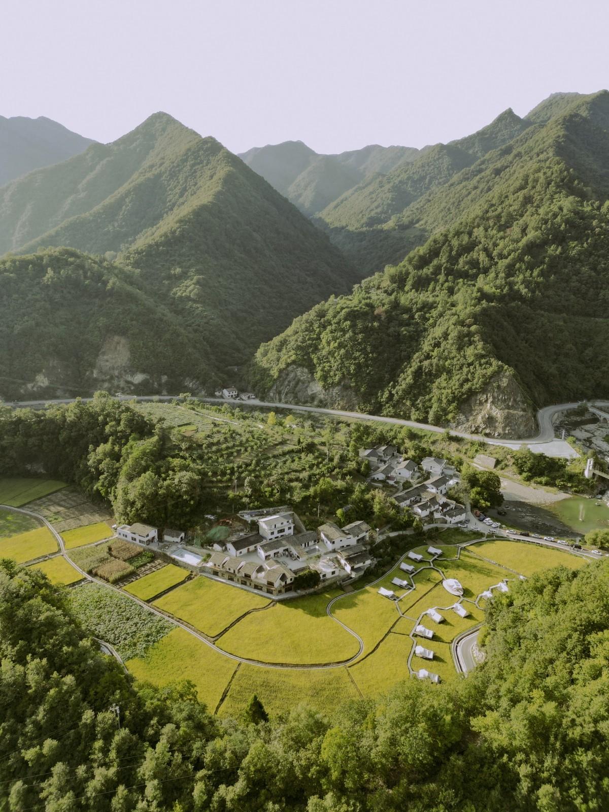 鹿柴山集 精品民宿 / 小大建筑
