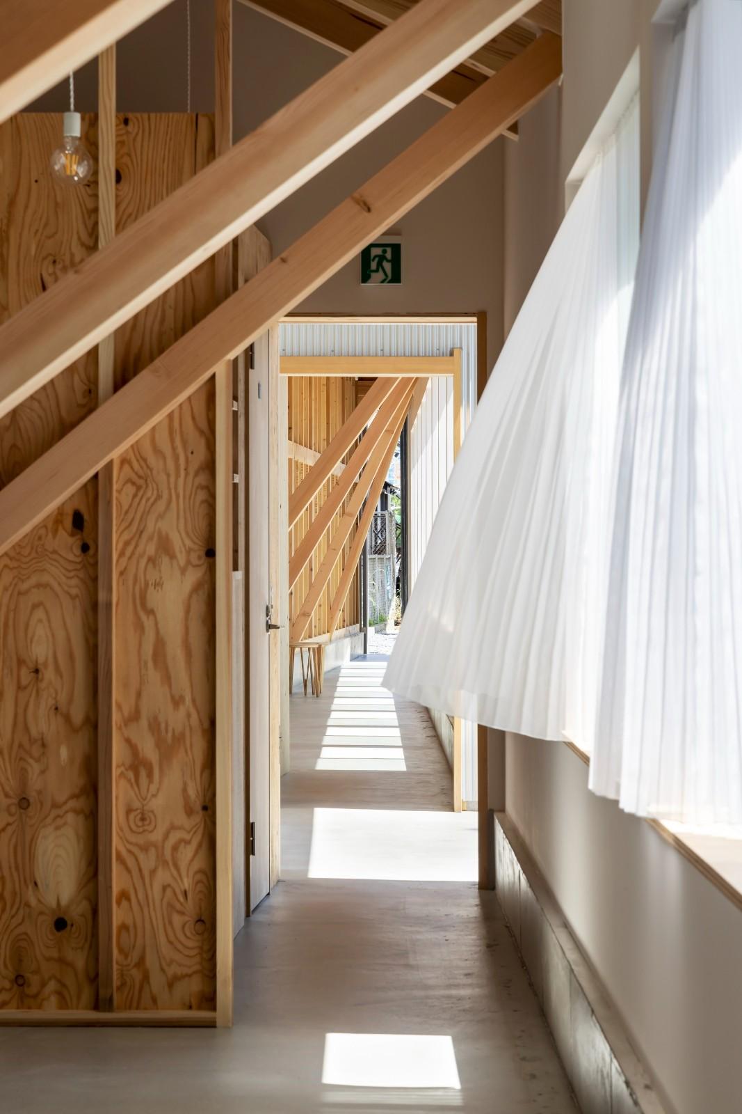 4x59米三角地，YOKONAGAYA 美容院 / Office for Environment Architecture