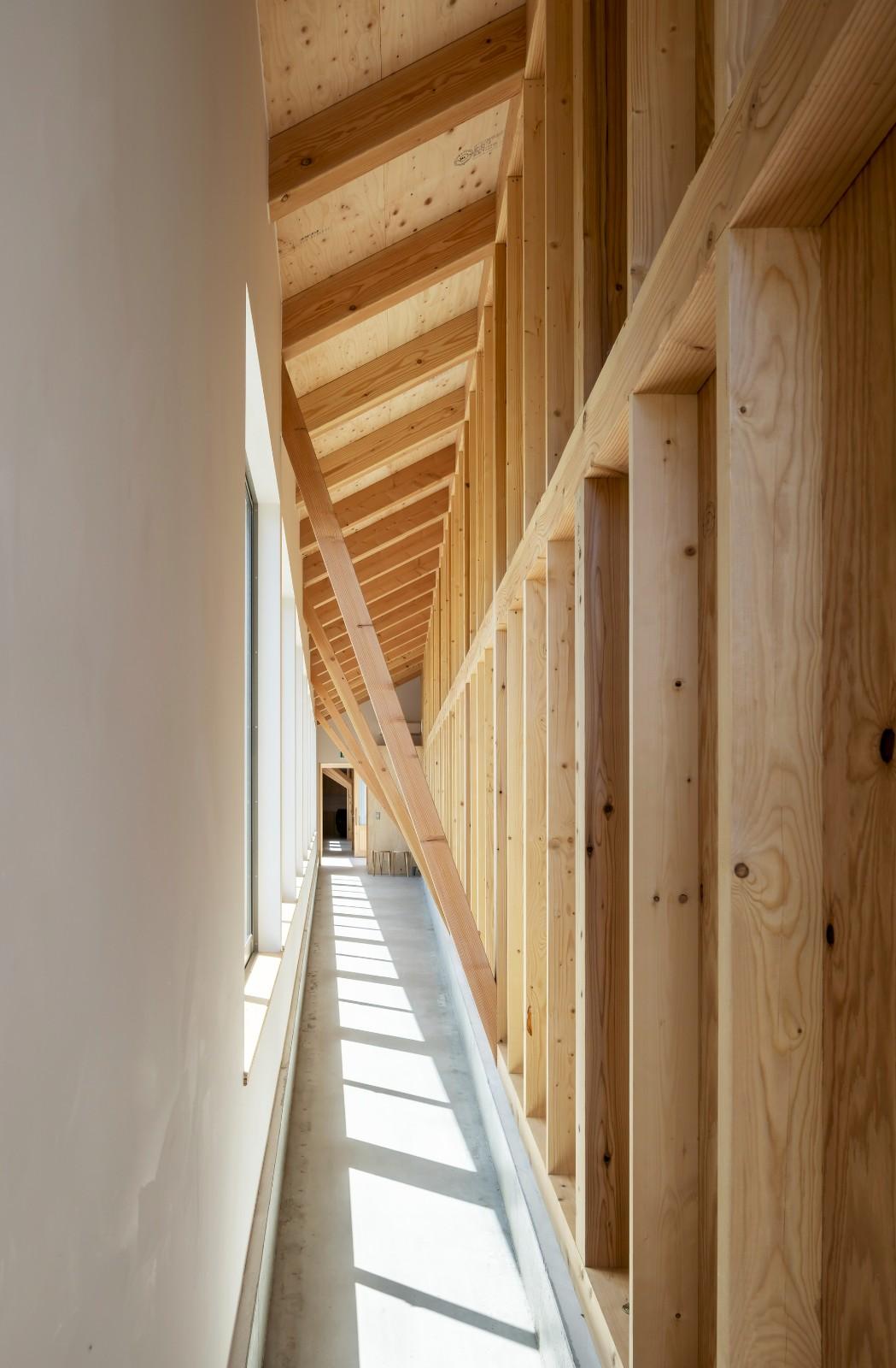 4x59米三角地，YOKONAGAYA 美容院 / Office for Environment Architecture