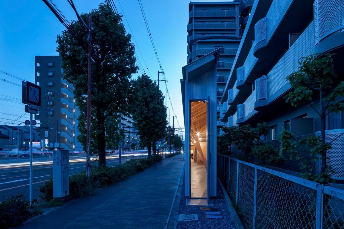 4x59米三角地，YOKONAGAYA 美容院 / Office for Environment Architecture