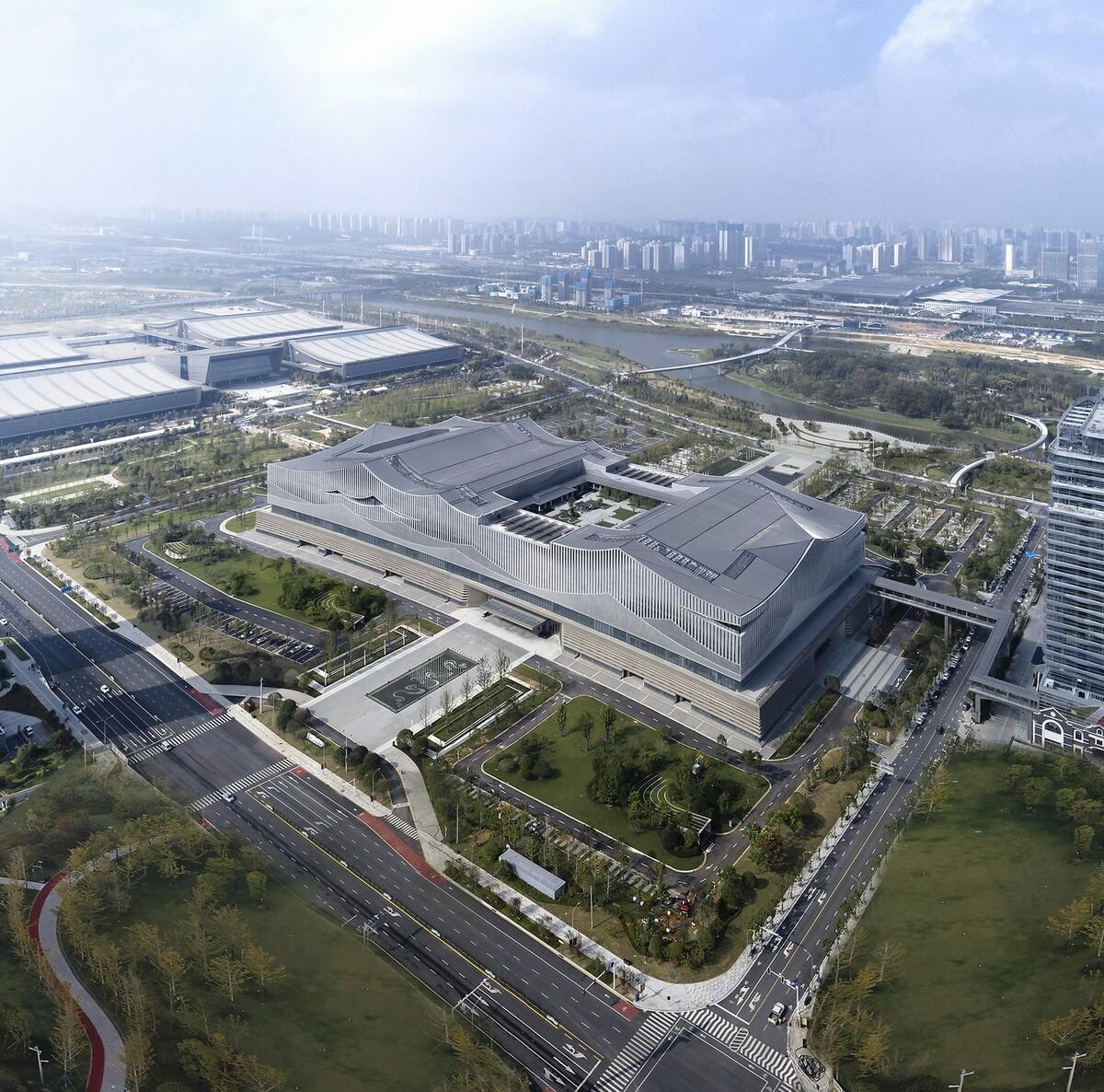 长沙国际会议中心：水云潇湘 翰墨中华 / 华南理工大学建筑设计研究院有限公司