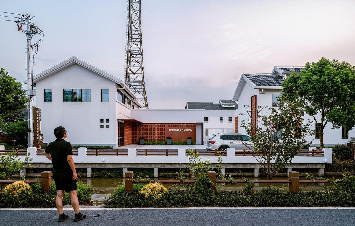 此时此地：建在花卉园里的小房子—港沿花卉交流中心 / 创霖-泽柏