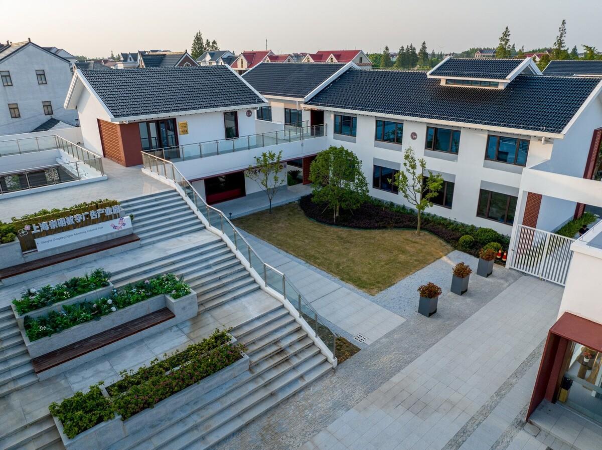 此时此地：建在花卉园里的小房子—港沿花卉交流中心 / 创霖-泽柏