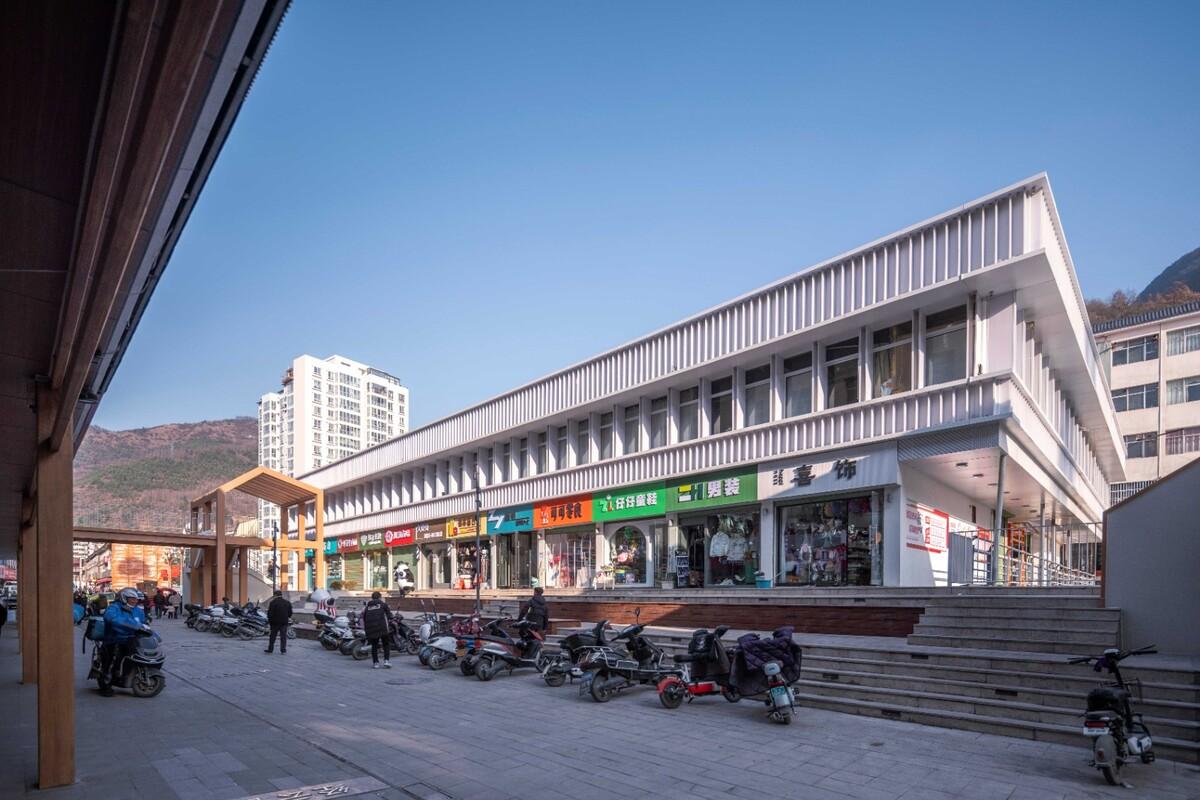 康县新人字桥及周边商业街更新设计 / 三文建筑 何崴工作室