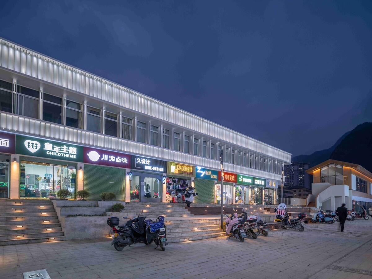 康县新人字桥及周边商业街更新设计 / 三文建筑 何崴工作室