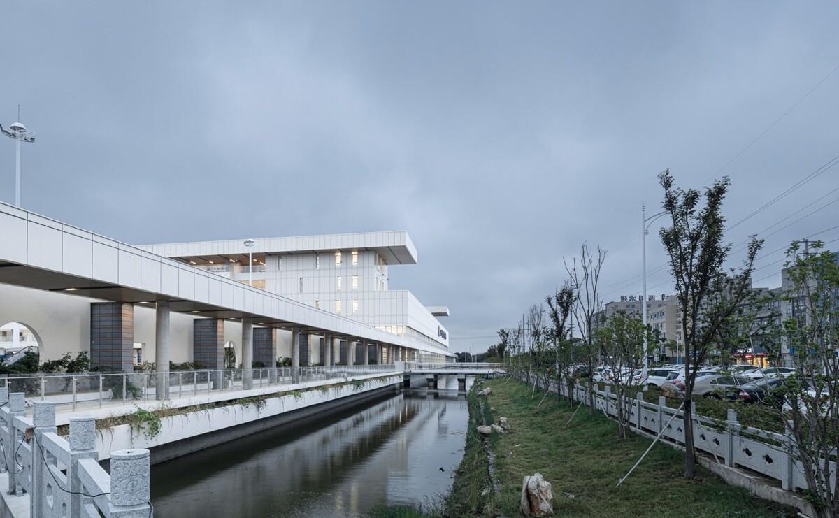 苏州大学高邮实验学校 / 九城都市建筑