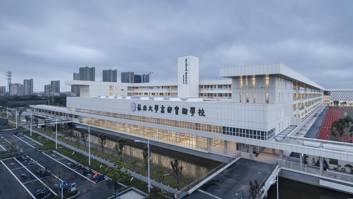 苏州大学高邮实验学校 / 九城都市建筑