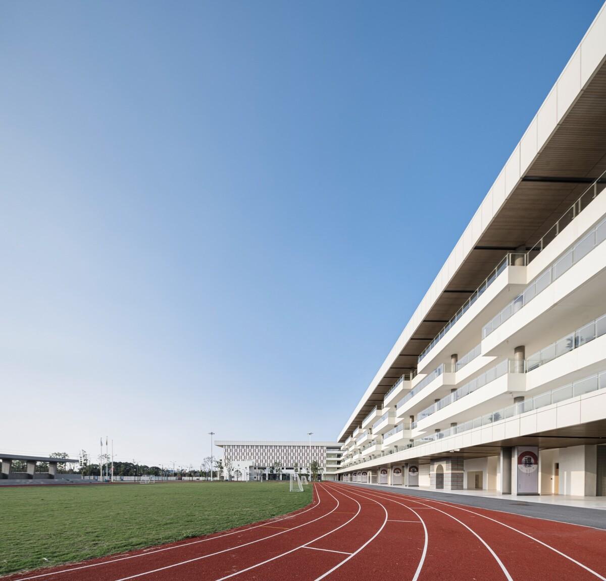 苏州大学高邮实验学校 / 九城都市建筑