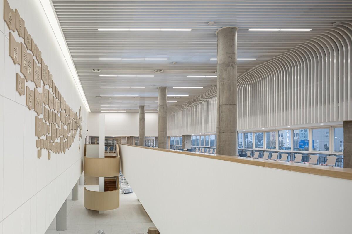 苏州大学高邮实验学校 / 九城都市建筑