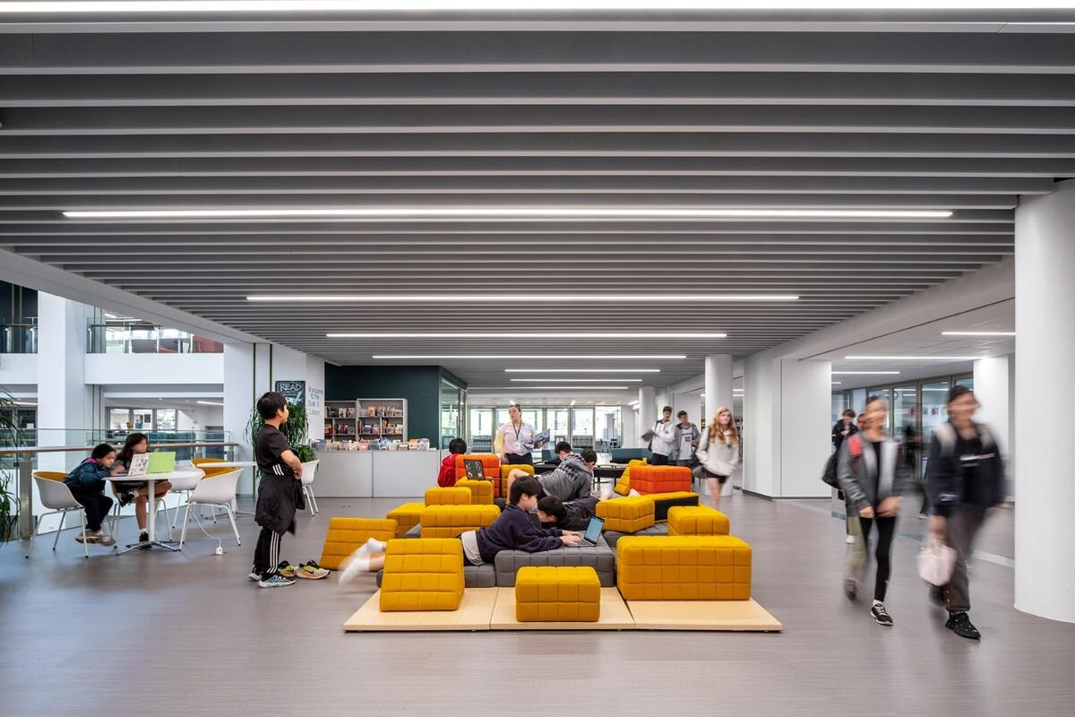 广州美国人外籍人员子女学校科学城校区 / Perkins&Will