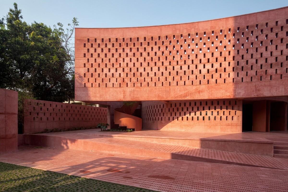 泽本内萨清真寺 / Studio Morphogenesis