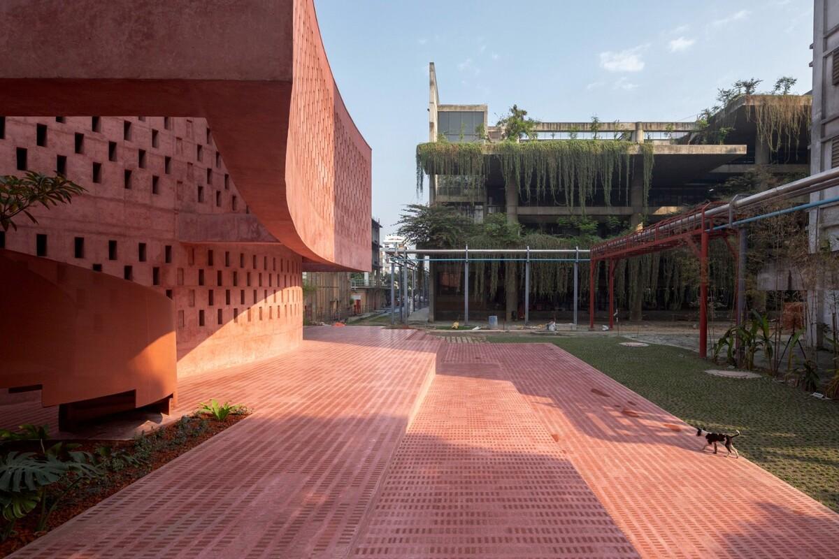 泽本内萨清真寺 / Studio Morphogenesis