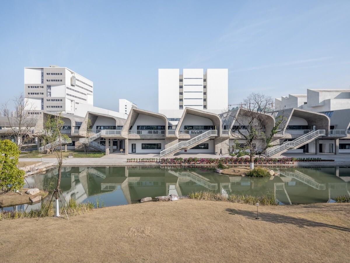 中国美术学院良渚校区一期全场落成 /  非常建筑