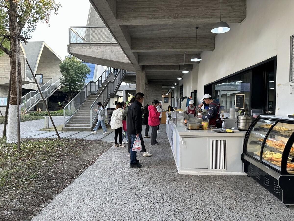 中国美术学院良渚校区一期全场落成 /  非常建筑