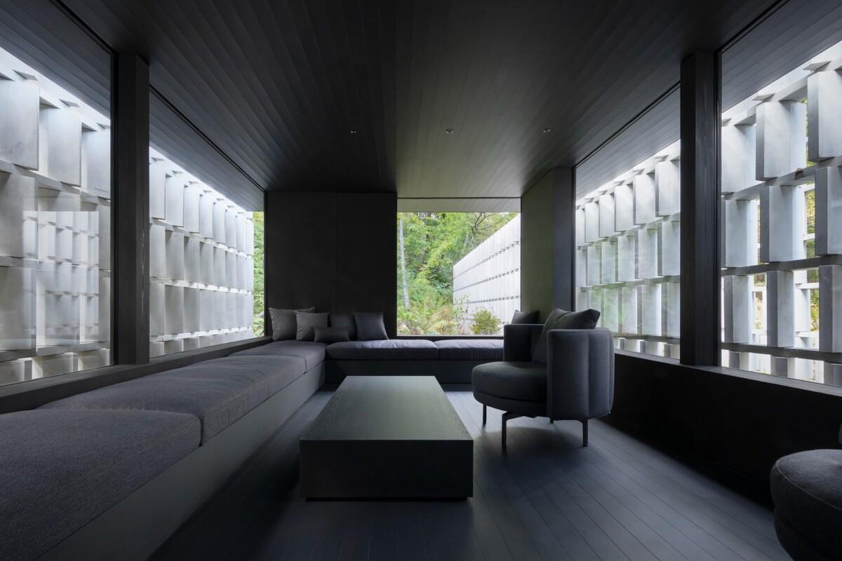 砖墙之家 / nendo