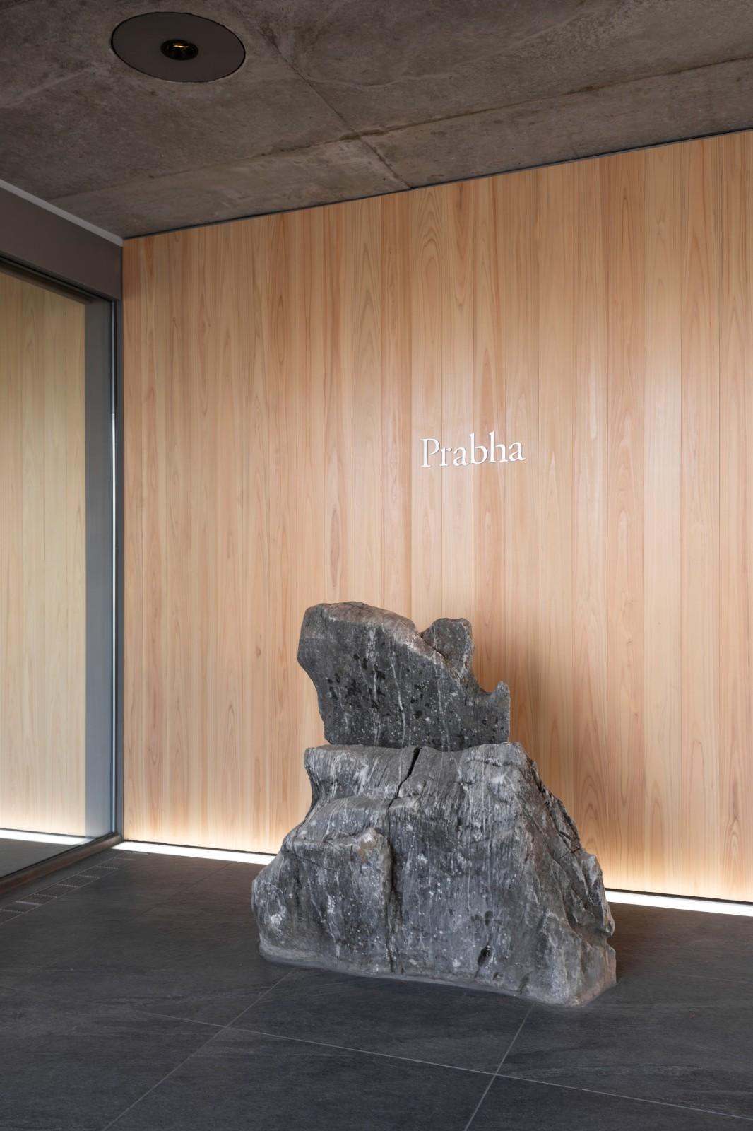 Prabha 骨灰堂 / teamSTAR