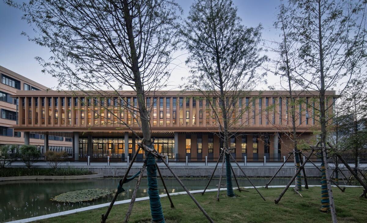 江苏省梅村高级中学空港分校 / 华南理工大学建筑设计研究院