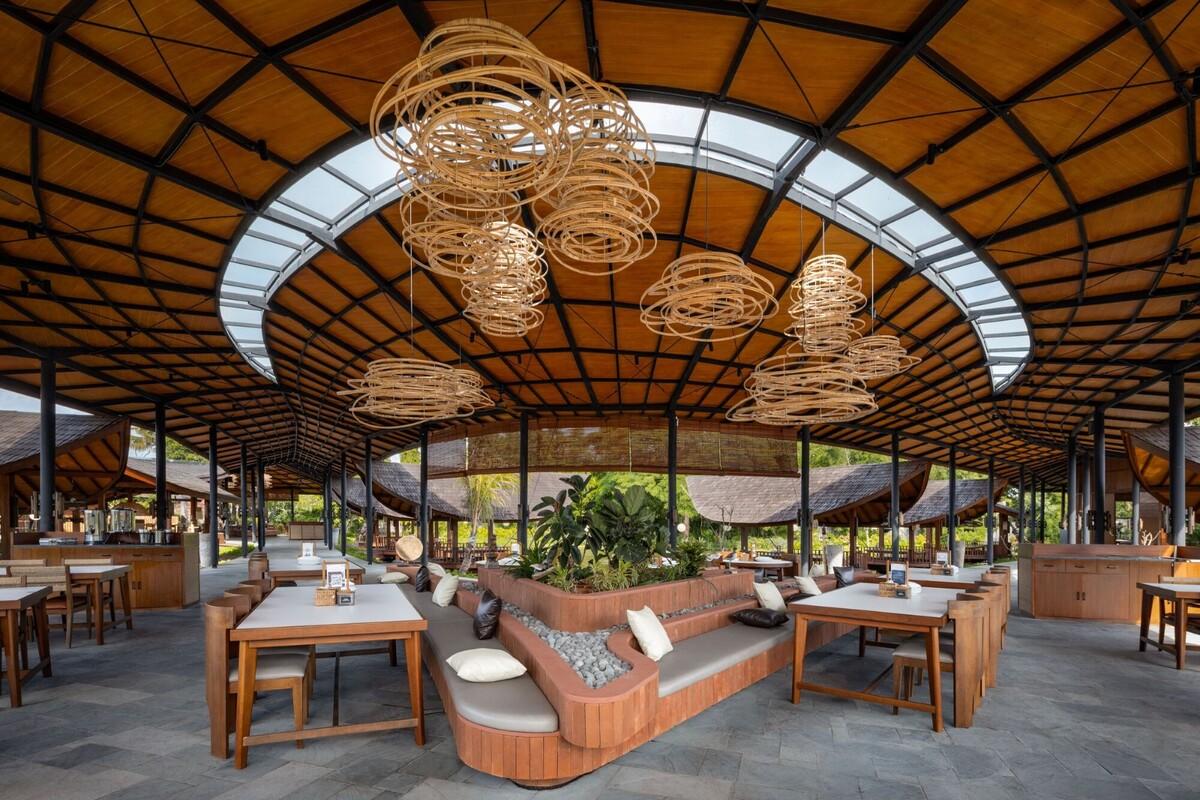 Talaga Sampireun 巴厘岛餐厅 / K-Thengono Design Studio