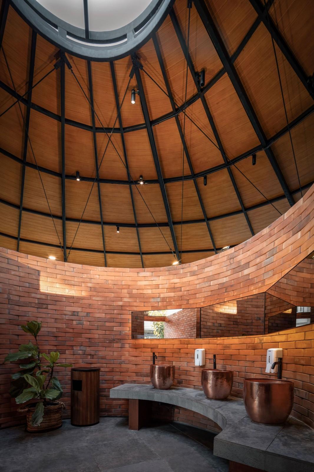 Talaga Sampireun 巴厘岛餐厅 / K-Thengono Design Studio