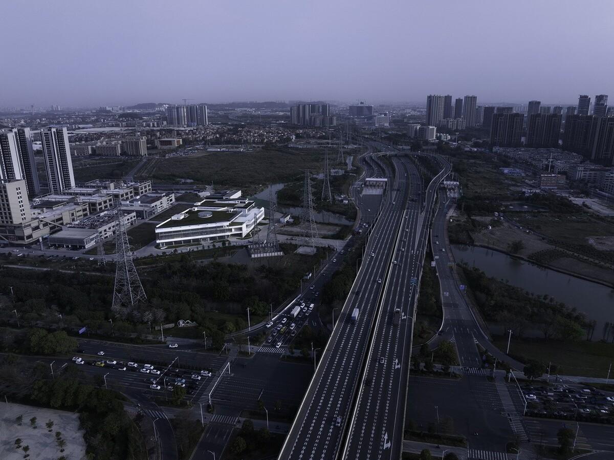 充分考虑在地化和适应性，打造BMW宝马“绿星灯塔” / ARCHIHOPE