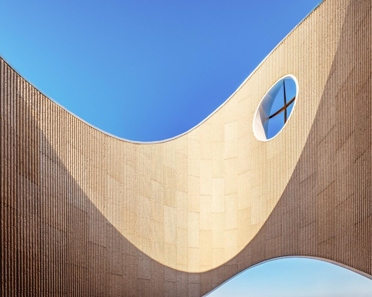 巨龙山教堂 / INUCE • Dirk U. Moench