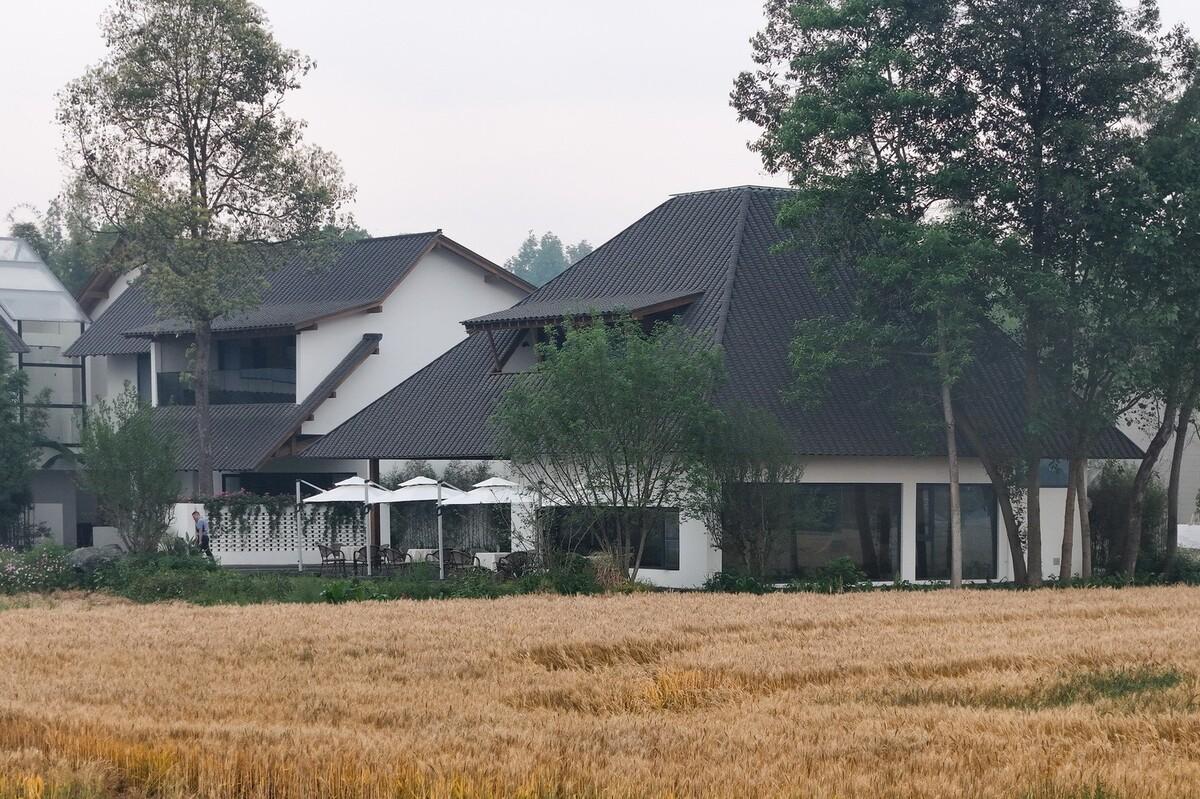 跨越千年农耕生活的对谈：新都·百草香庐 / 小隐建筑