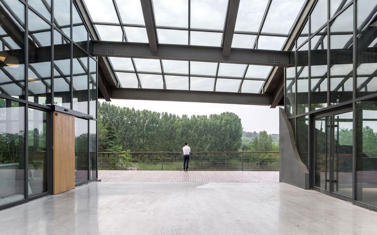 驻龙山游客中心 / Aurelien Chen