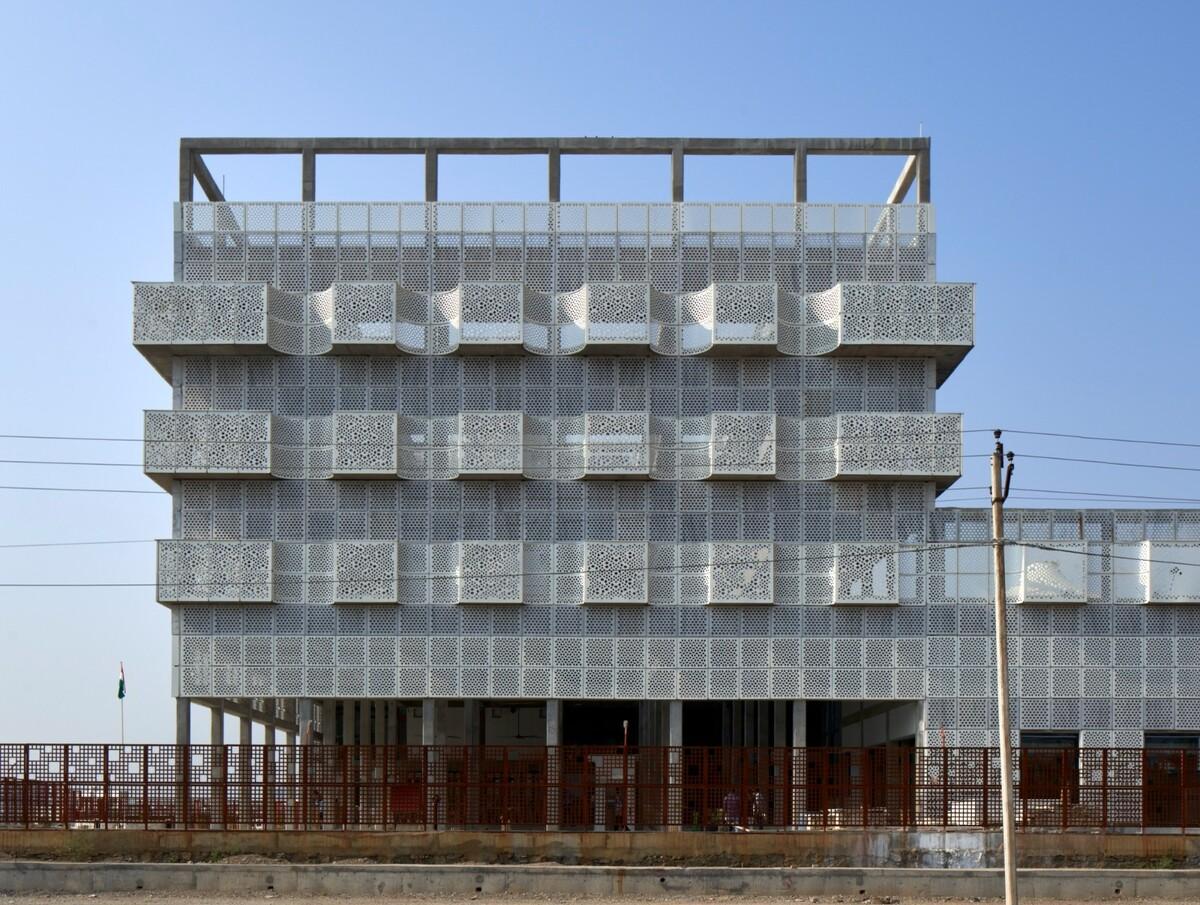 第三空间文化学习中心 / Studio Saar