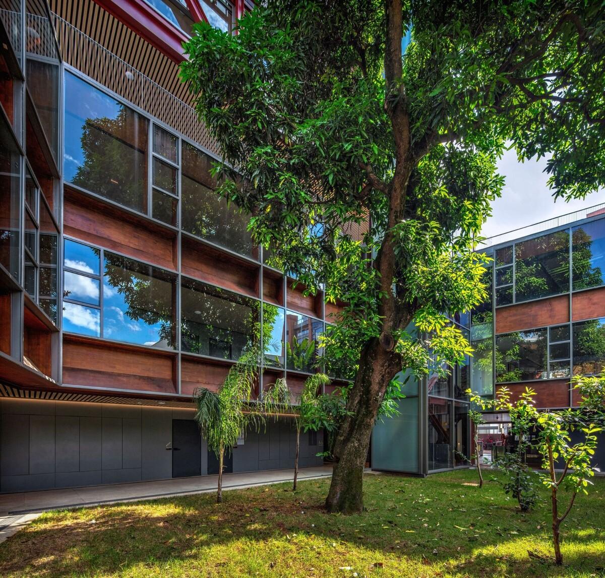 鲁道夫斯坦纳大学 / Biselli Katchborian Arquitetos