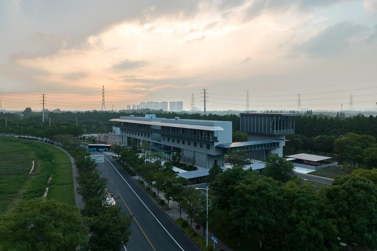 昆山杜克大学公交首末站 / 阿科米星建筑设计事务所