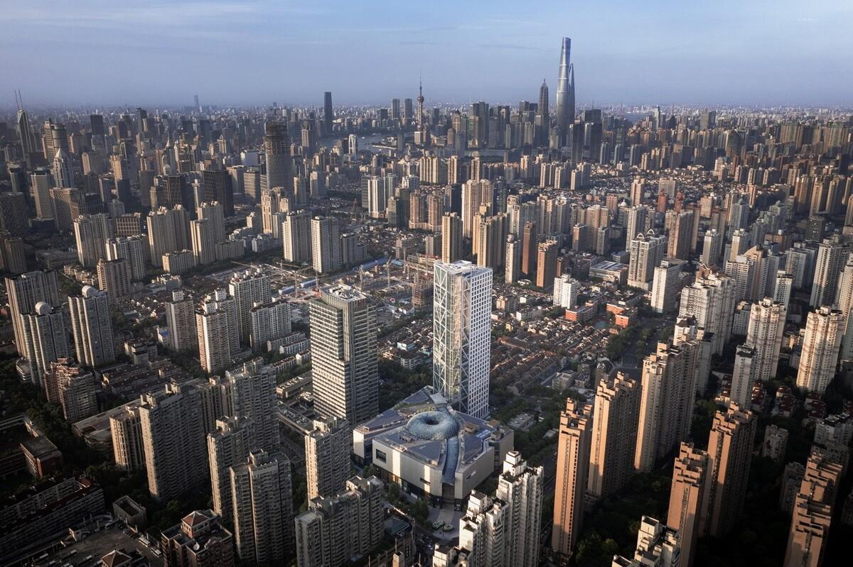 在上海市中心营造“垂直城市绿洲”：LuOne凯德晶萃广场 / 萨夫迪建筑事务所