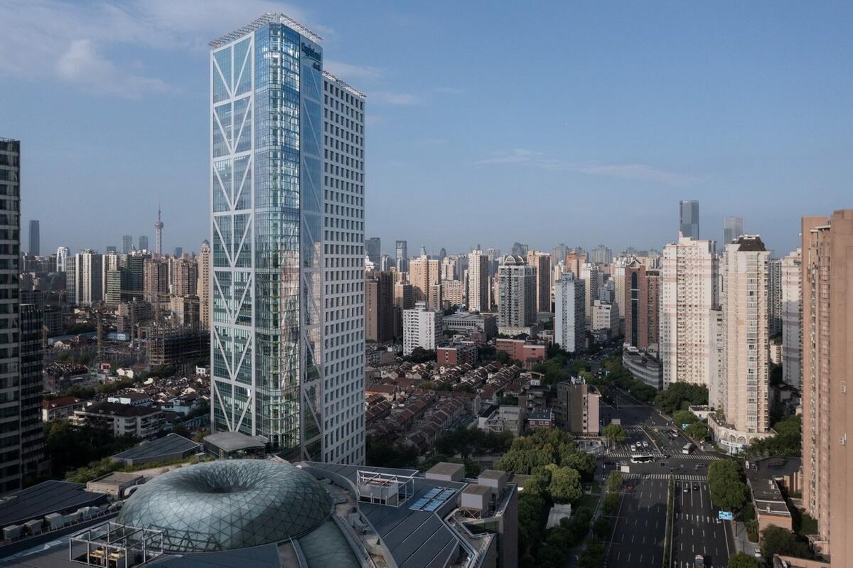 在上海市中心营造“垂直城市绿洲”：LuOne凯德晶萃广场 / 萨夫迪建筑事务所