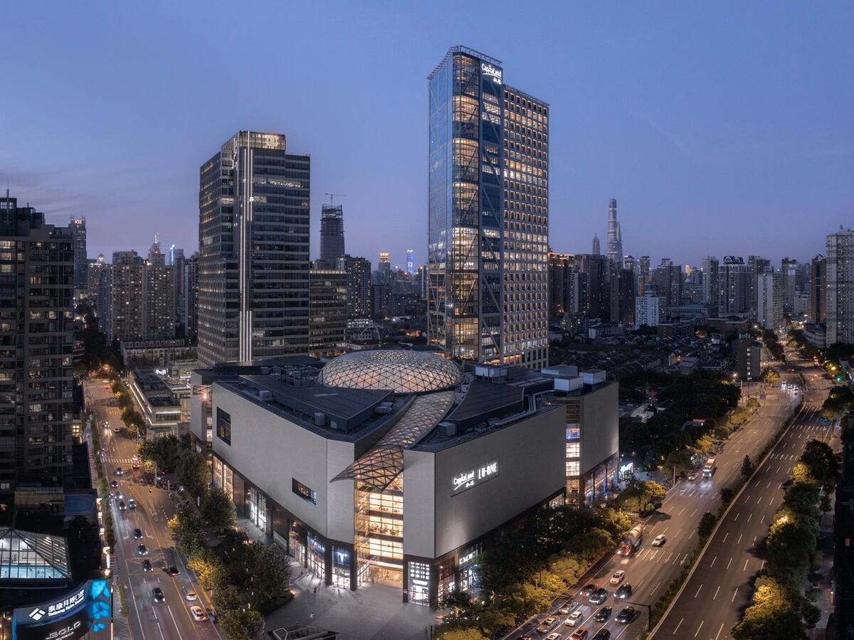 在上海市中心营造“垂直城市绿洲”：LuOne凯德晶萃广场 / 萨夫迪建筑事务所