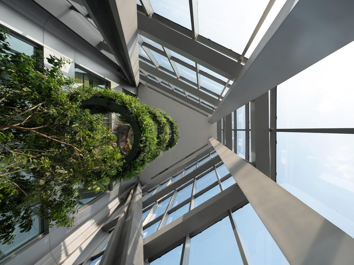 在上海市中心营造“垂直城市绿洲”：LuOne凯德晶萃广场 / 萨夫迪建筑事务所
