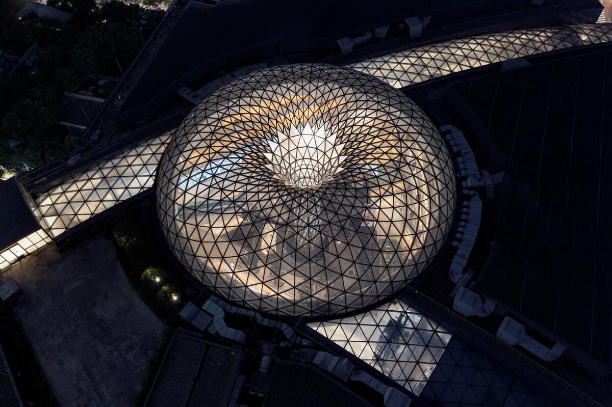 在上海市中心营造“垂直城市绿洲”：LuOne凯德晶萃广场 / 萨夫迪建筑事务所