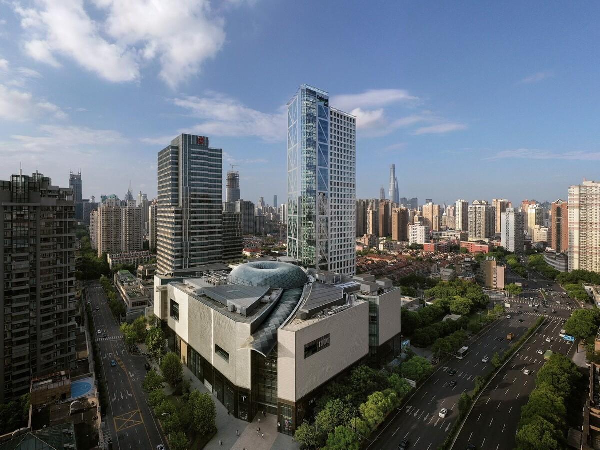 在上海市中心营造“垂直城市绿洲”：LuOne凯德晶萃广场 / 萨夫迪建筑事务所